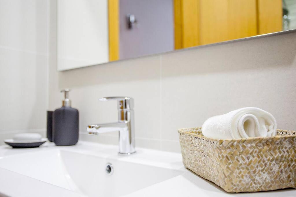 Precioso Piso Moderno: Terraza, A/C, Netflix, Wifi Apartment Valencia Ngoại thất bức ảnh